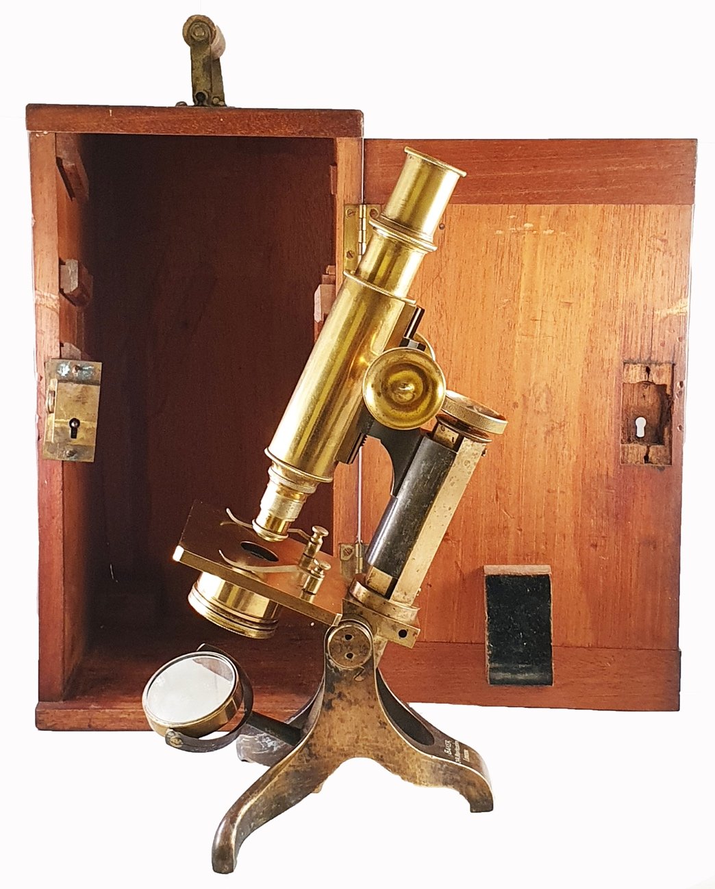 Microscope In 1900 A picture containing indoor, woodenDescription automatically generated
