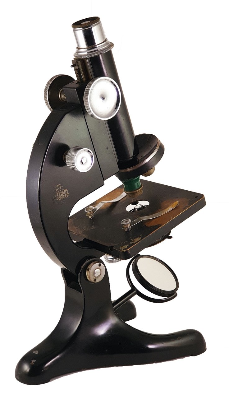 Beck Star Microscope A picture containing indoor, black, smallDescription automatically ...