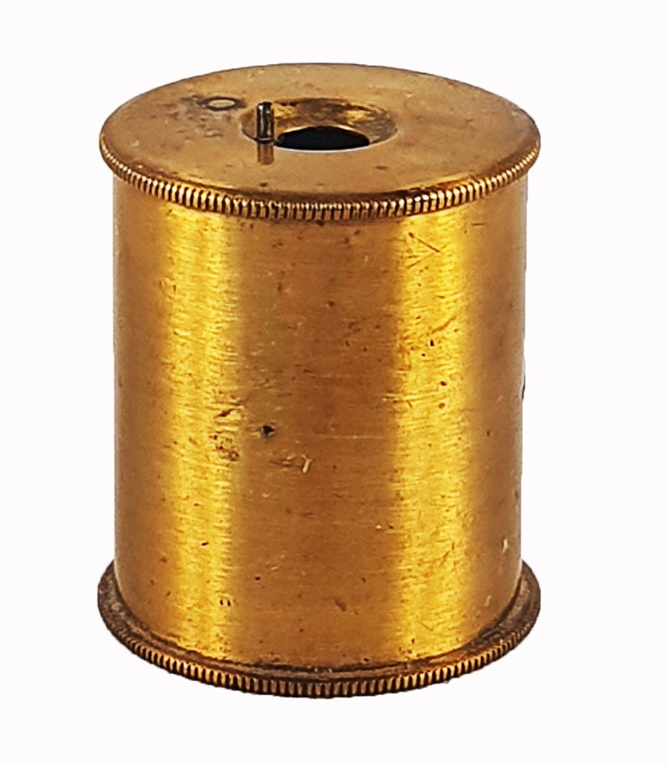 A gold cylinder with a holeDescription automatically generated