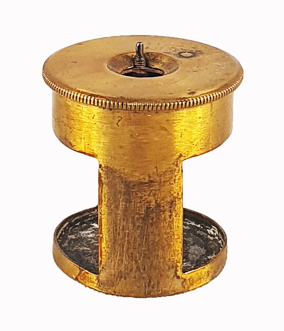 A gold object with a holeDescription automatically generated