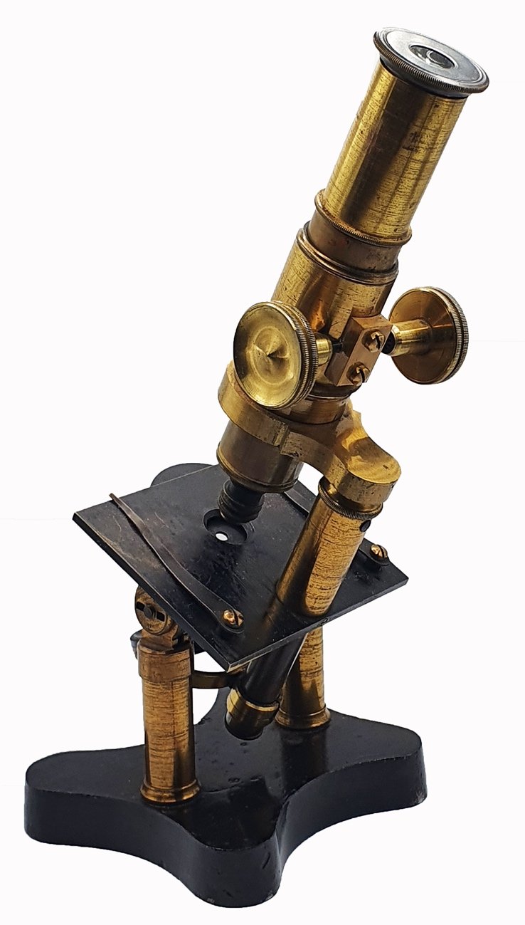 A close-up of a microscopeDescription automatically generated