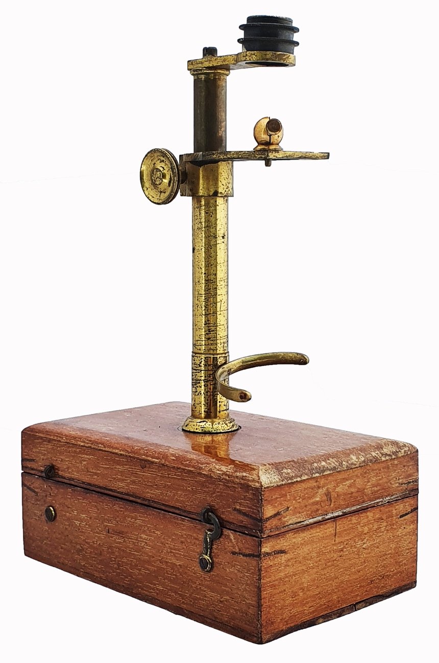A wooden boxDescription automatically generated
