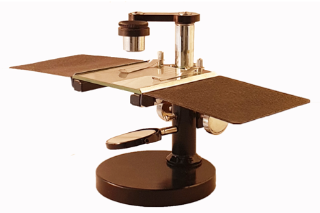 A close-up of a microscope
Description automatically generated