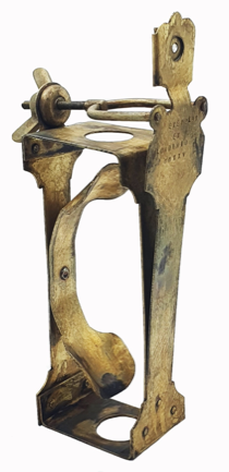 A metal object with a hole
Description automatically generated