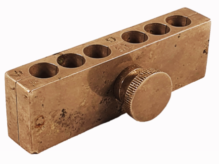 A metal block with holes
Description automatically generated